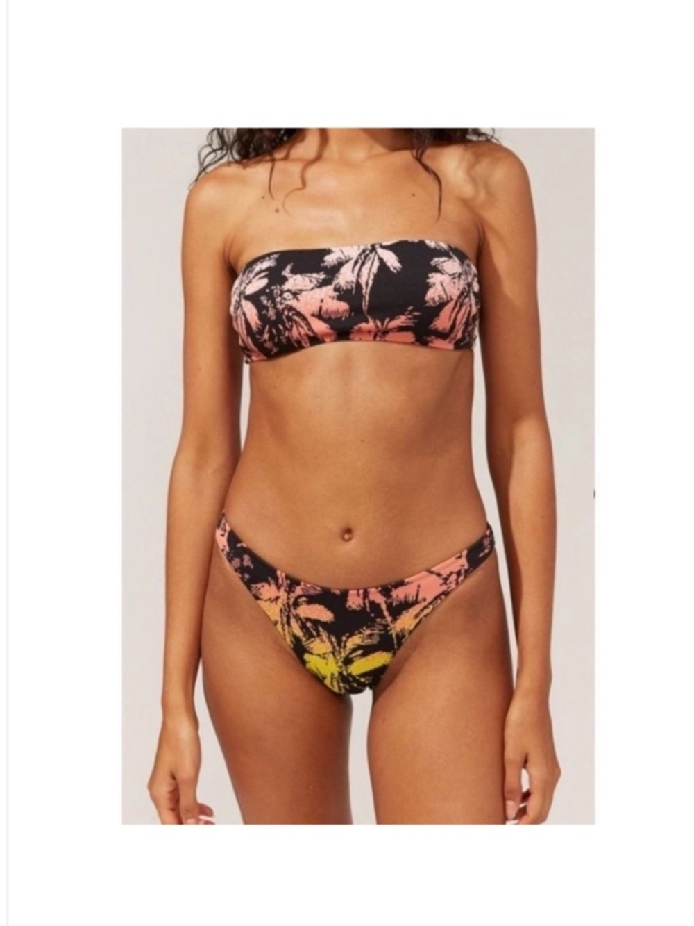 (TOP) Solid & Striped Annabelle Bandeau Bikini Top.
